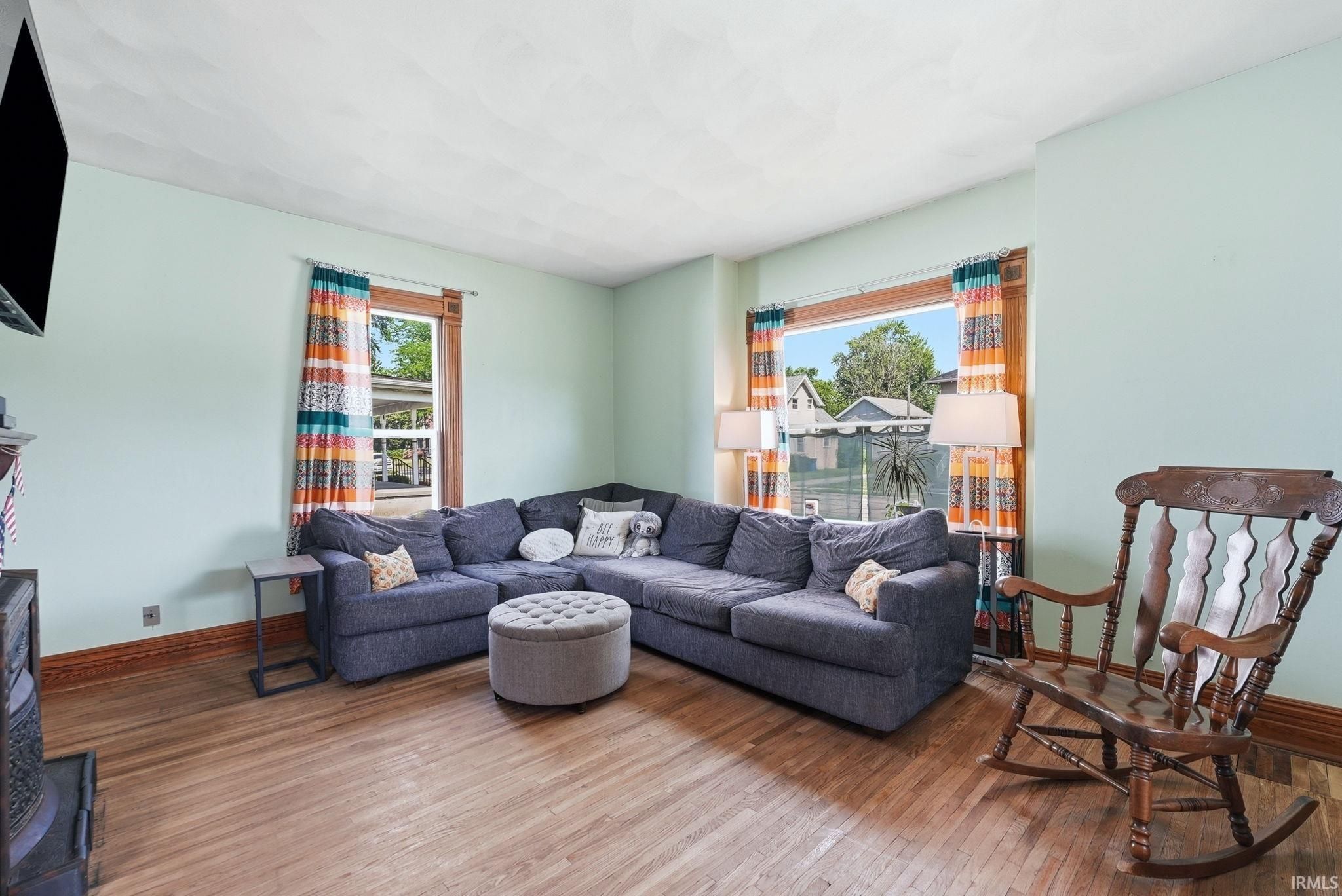 Image of 329 W 5th Street