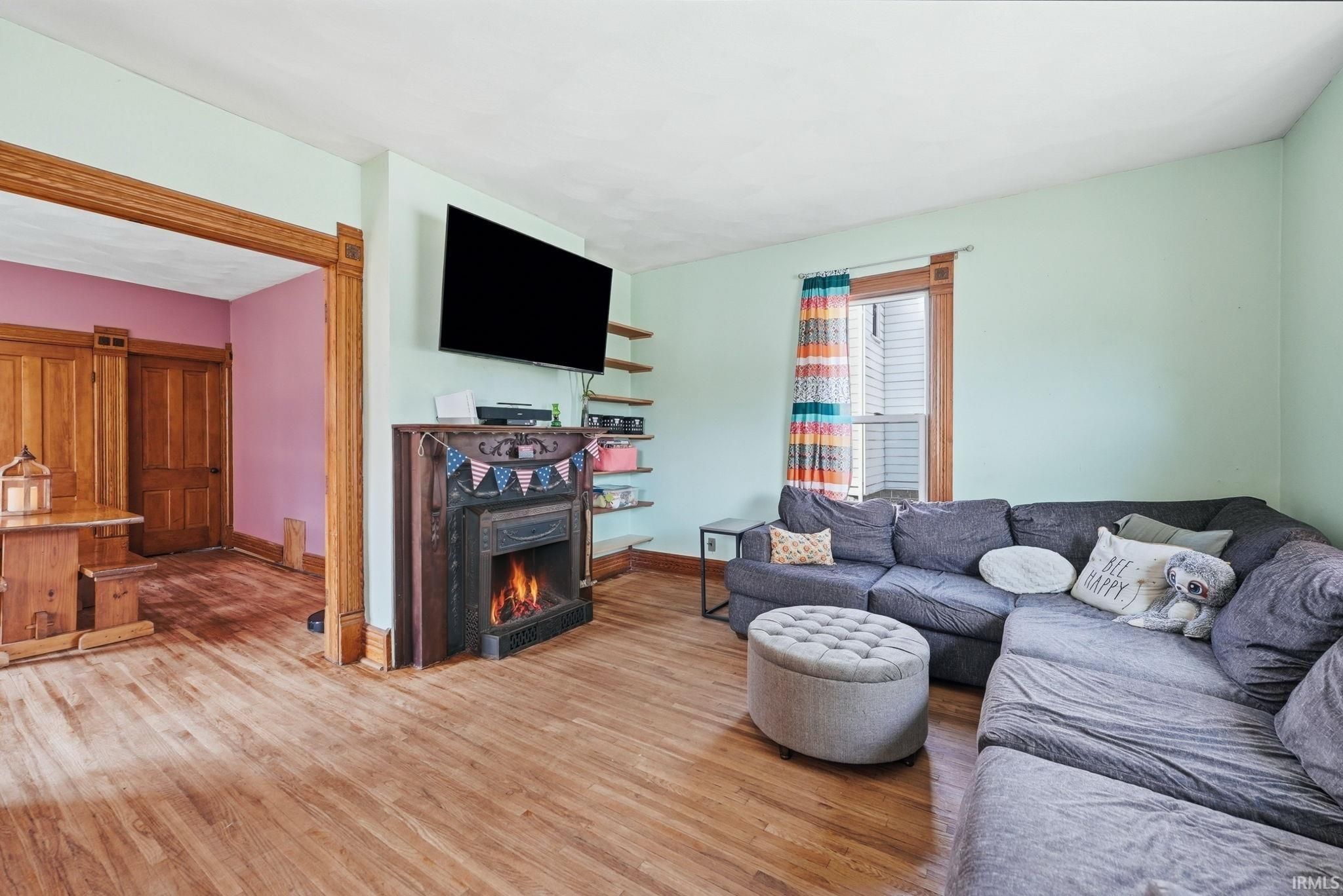 Image of 329 W 5th Street