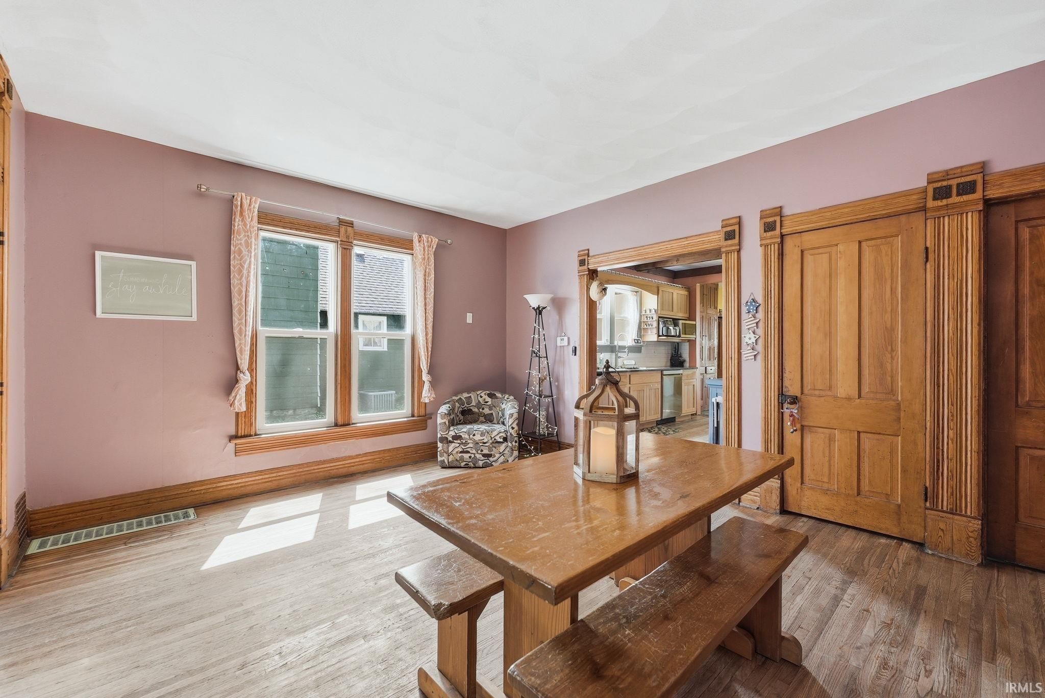 Image of 329 W 5th Street