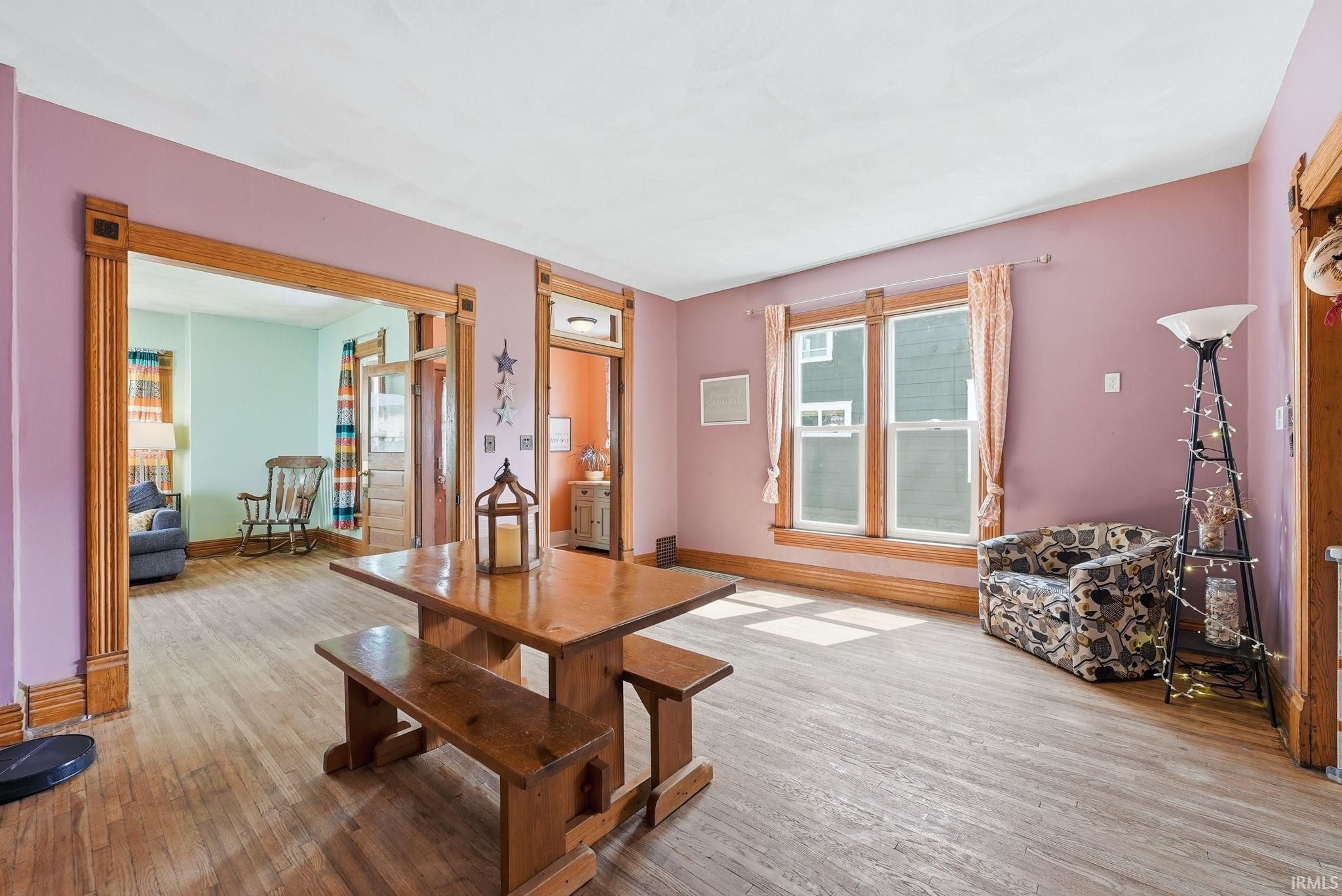 Image of 329 W 5th Street