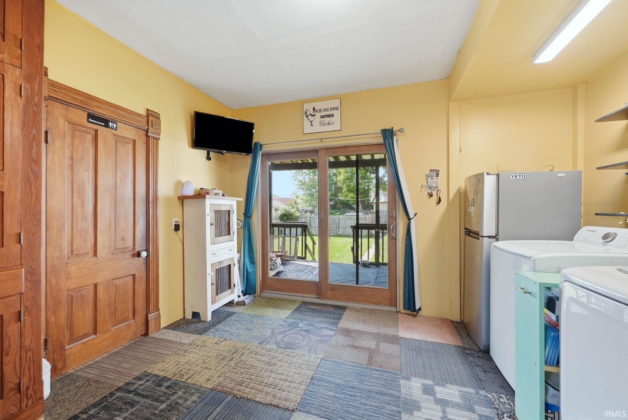 Image of 329 W 5th Street