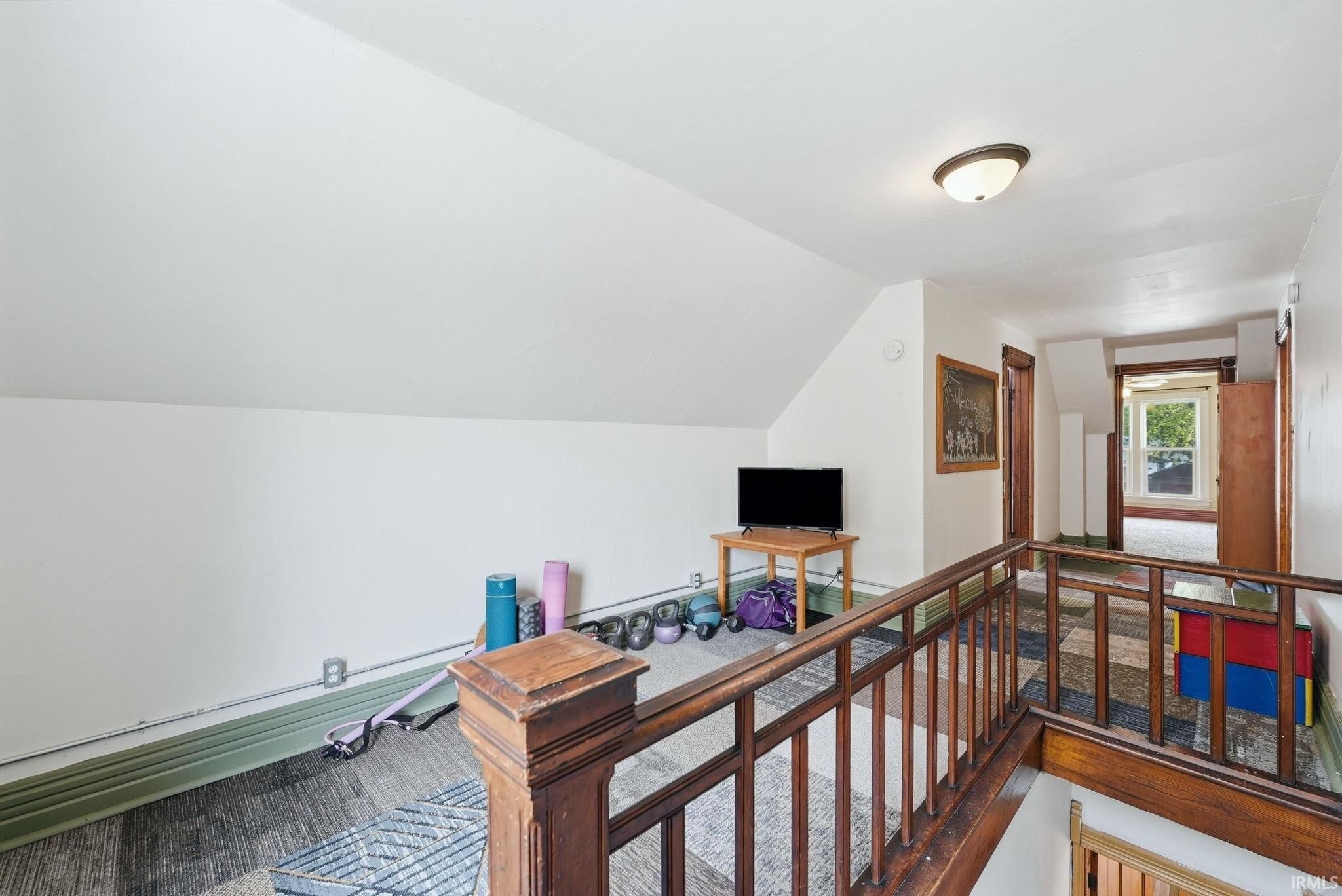Image of 329 W 5th Street