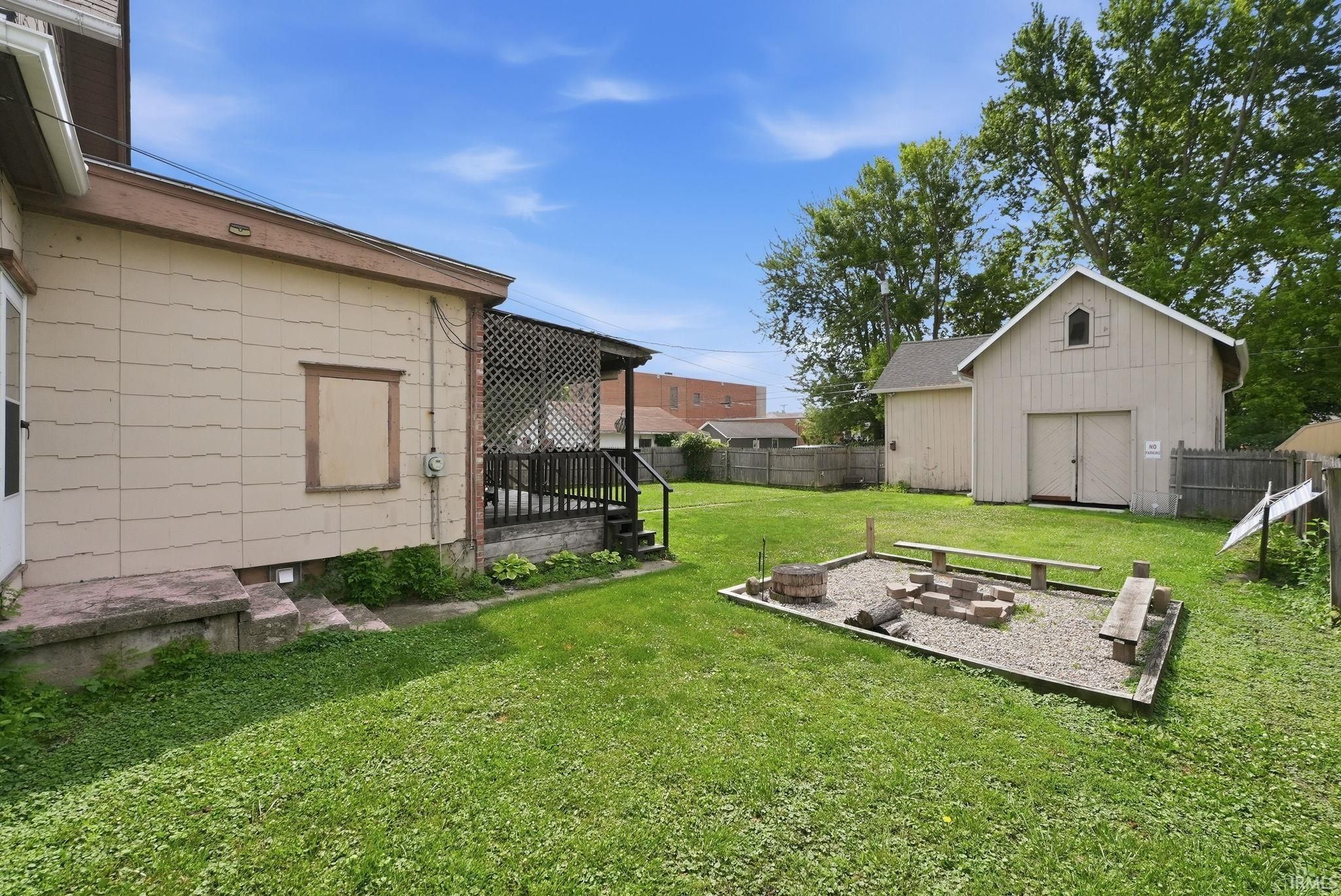Image of 329 W 5th Street
