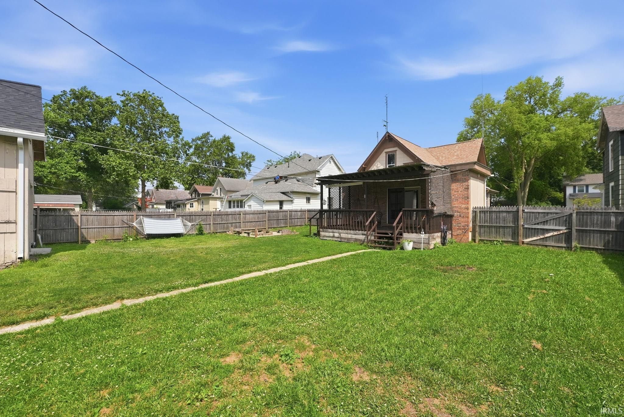 Image of 329 W 5th Street