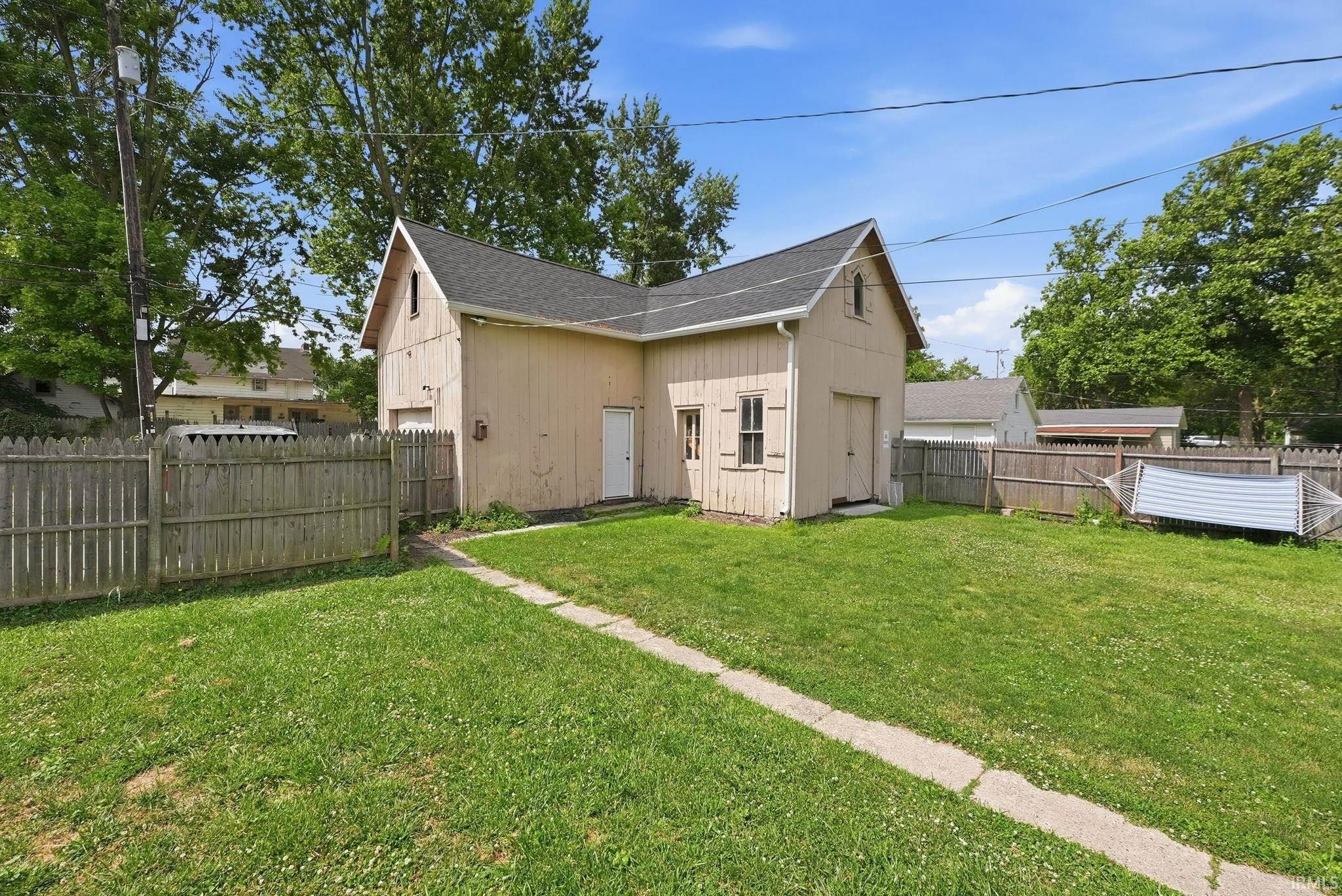 Image of 329 W 5th Street