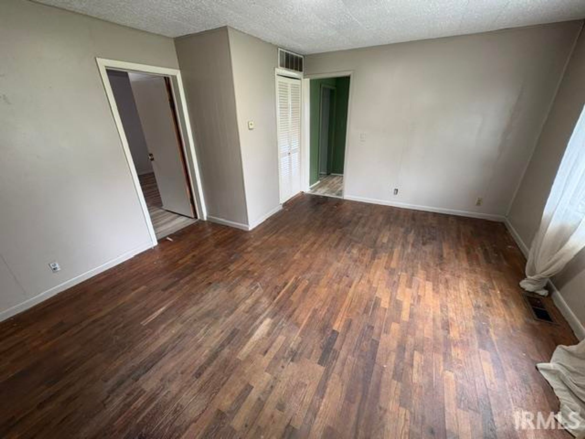 Image of 542 W Commercial Street