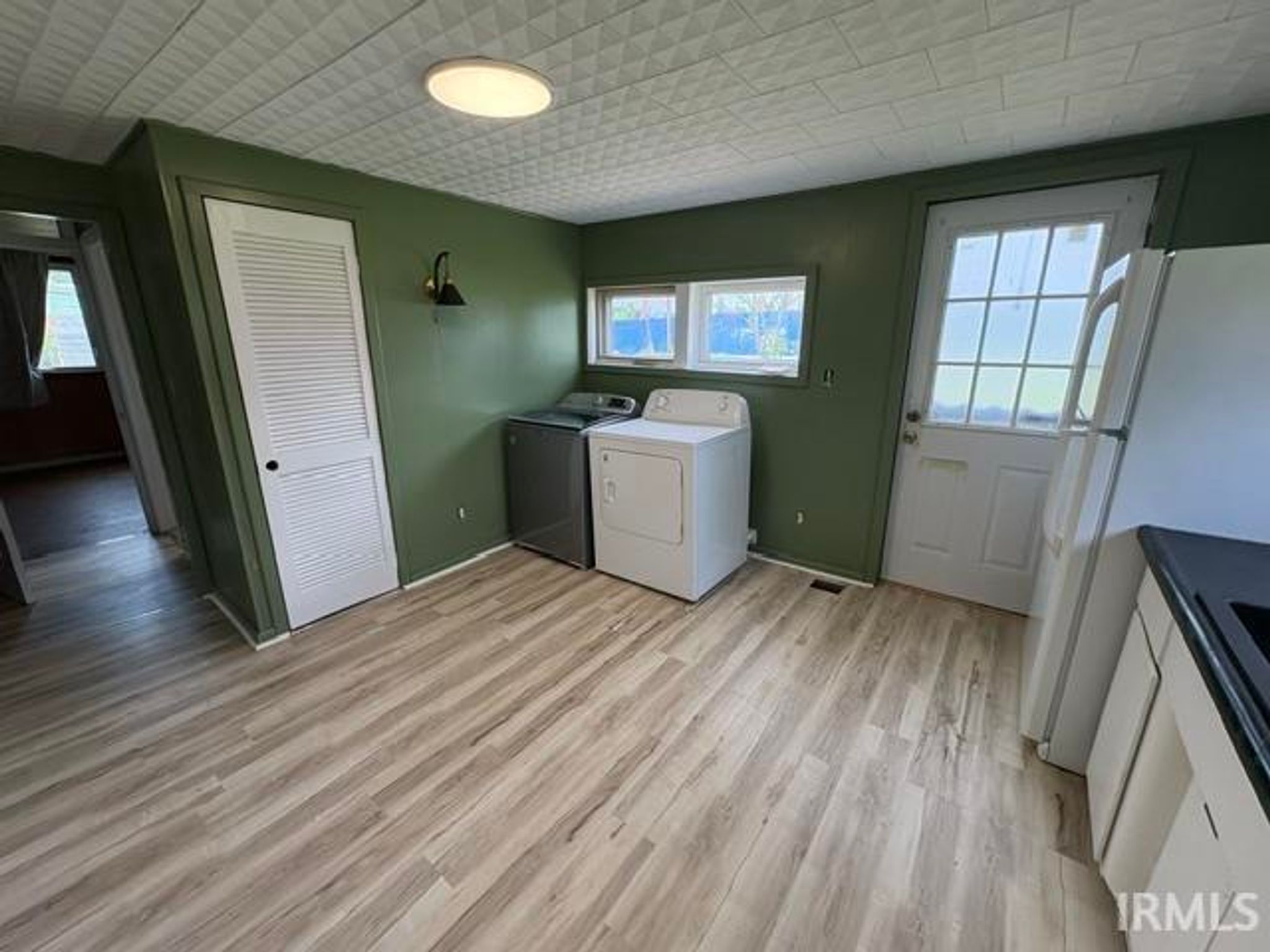 Image of 542 W Commercial Street